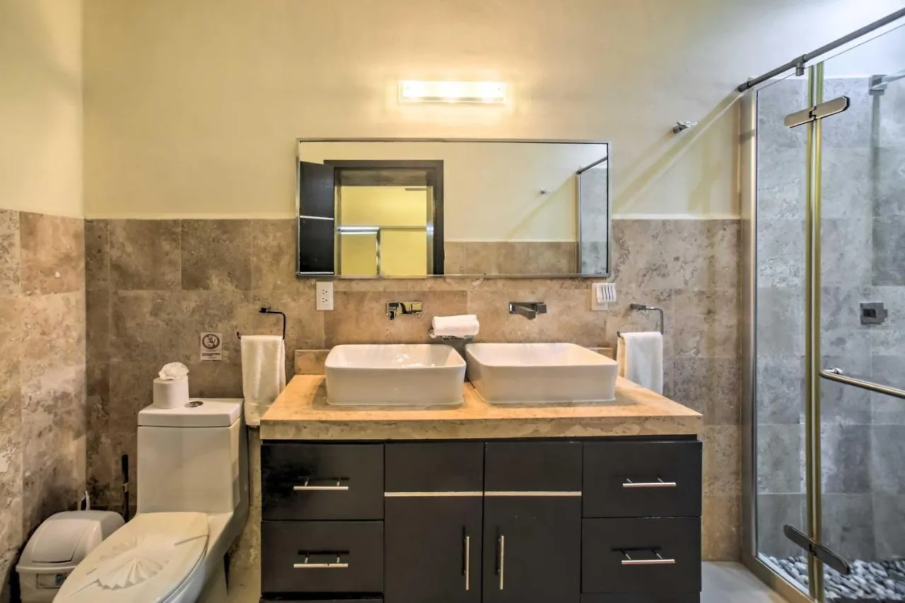 Luxury Penthouse With Rooftop Pool - Walk To Beach! Playa del Carmen